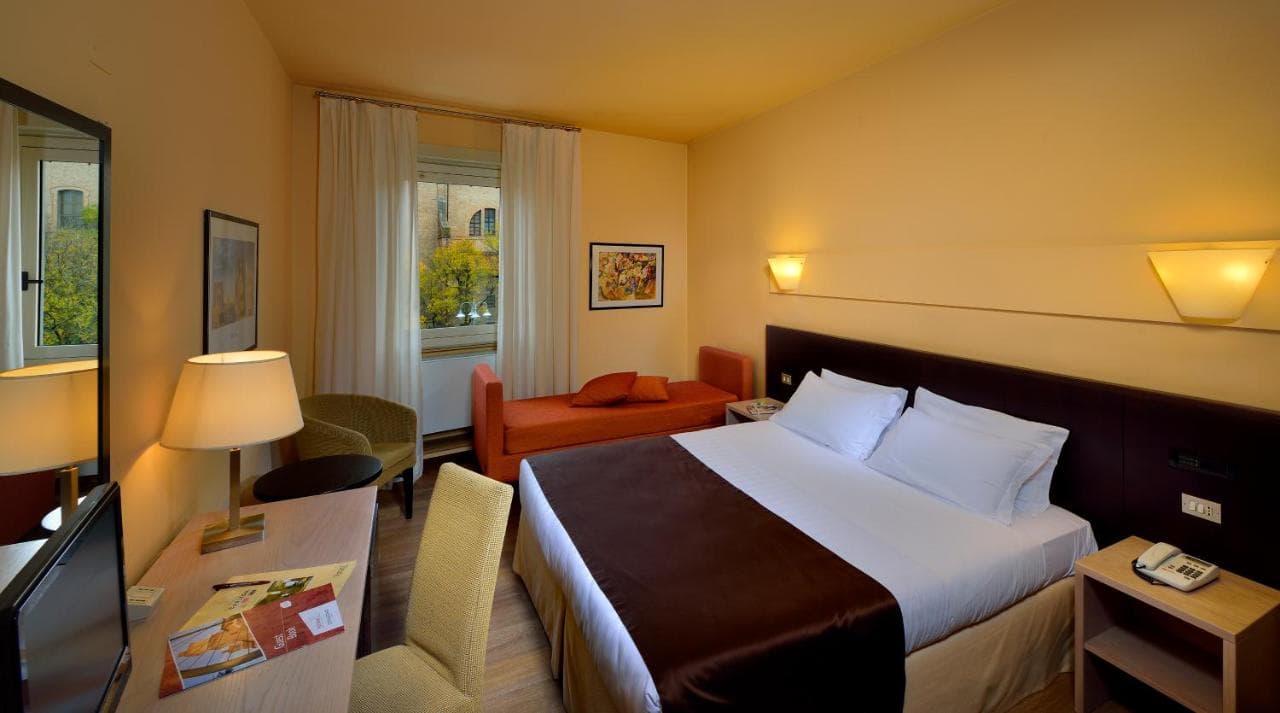 HOTEL CARLTON