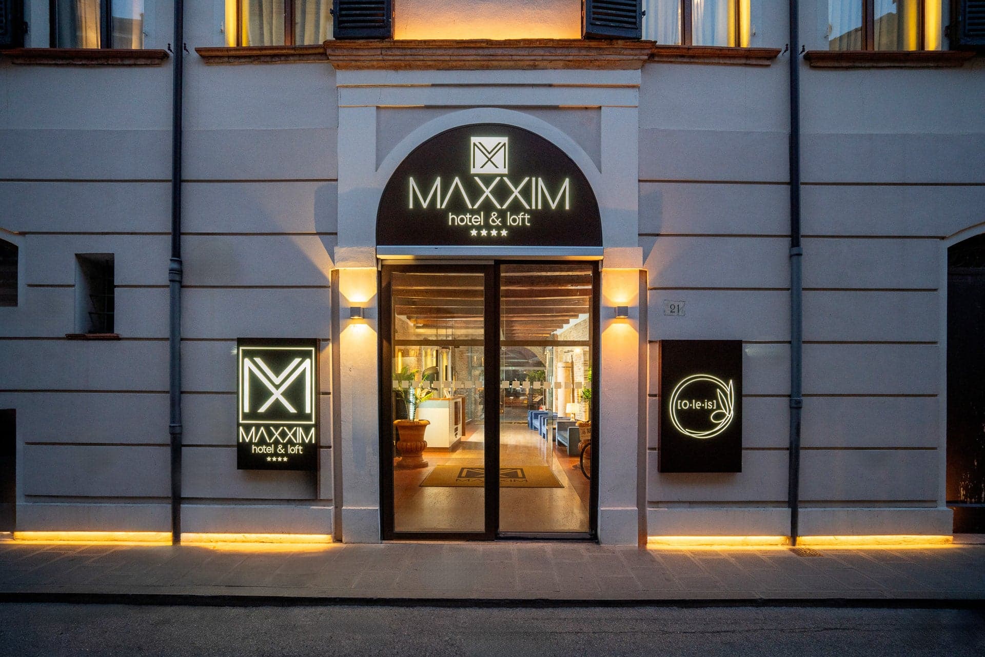 MAXXIM HOTEL & LOFT