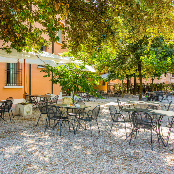 STUDENT’S HOSTEL ESTENSE